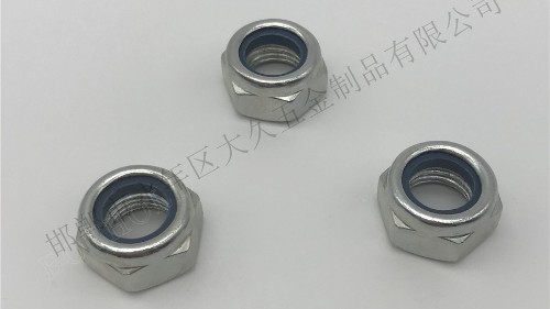 鎖緊螺母在操作過程中需要注意哪些地方？